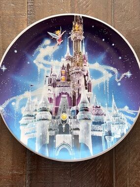 Walt Disney World Happy Holidays 2009 Collectors Plate Cinderella’s Castle Tink
